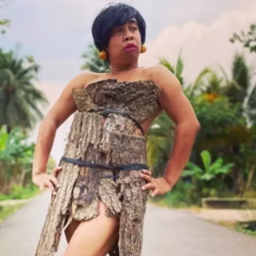 Dulu miskin susah beli kue kering, 9 momen Mimi Peri bawa oleh-oleh Lebaran buat emak ini tuai pujian