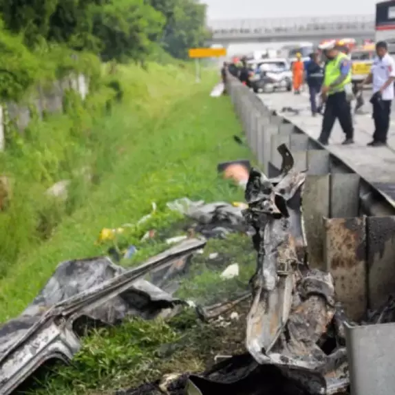 7 Fakta kecelakaan maut tol Jakarta-Cikampek 58 KM, bus &amp; mobil adu banteng, 12 korban tewas terbakar
