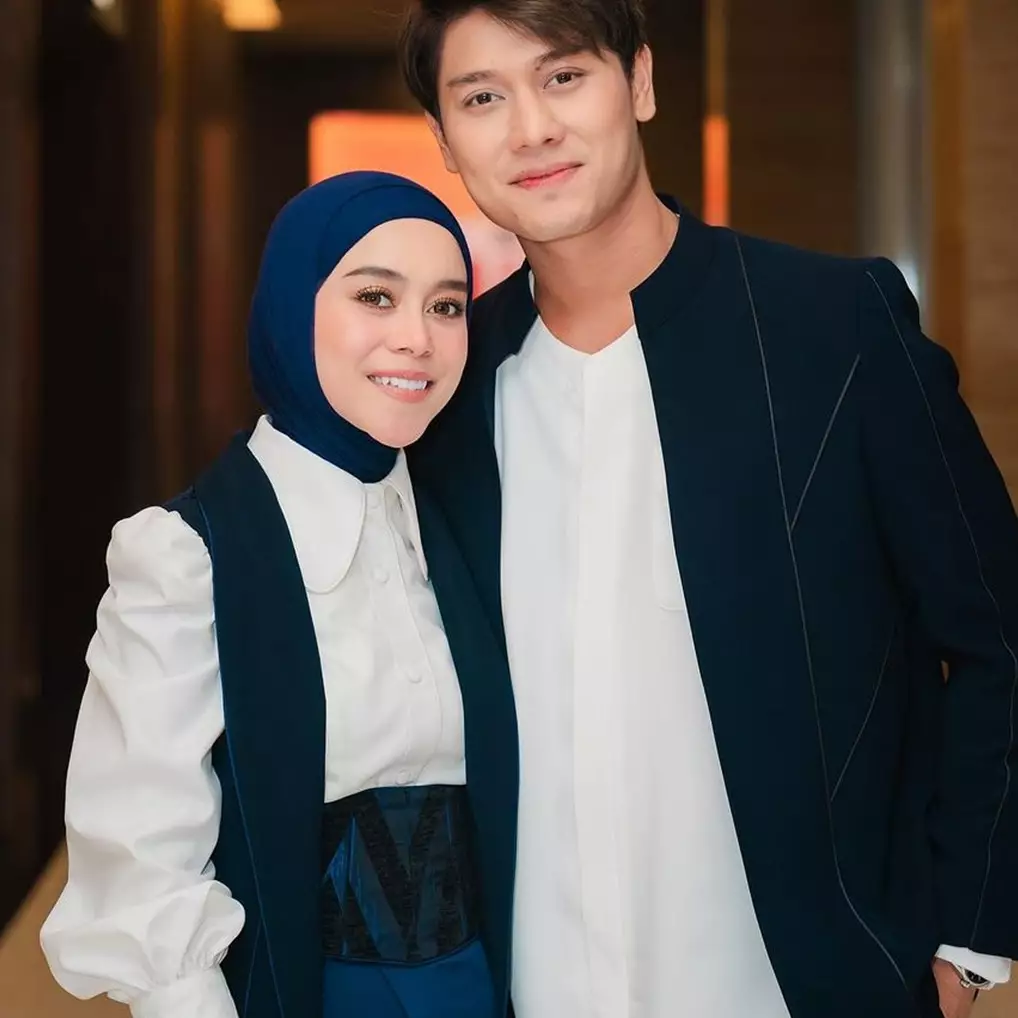 Dulu rumahnya lebih kecil dibandingkan sekarang, ini 9 potret dapur minimalis Rizky Billar saat bujang