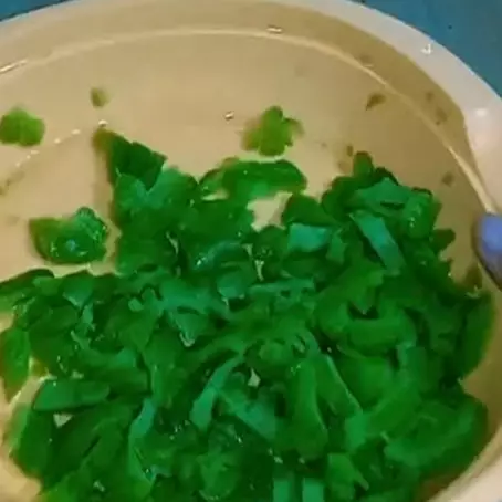 Bukan direbus bareng asam jawa, ini cara hilangkan pahit sayur pare cukup pakai 1 bumbu dapur