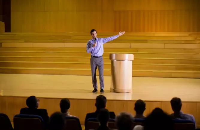 Contoh pidato sambutan halal bihalal © Freepik