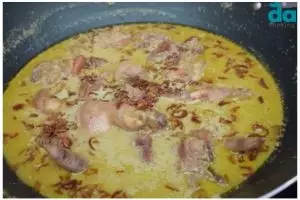 Cara mudah masak opor ayam agar hasilnya lebih enak, gurih, dan tidak basi sampai 3 hari