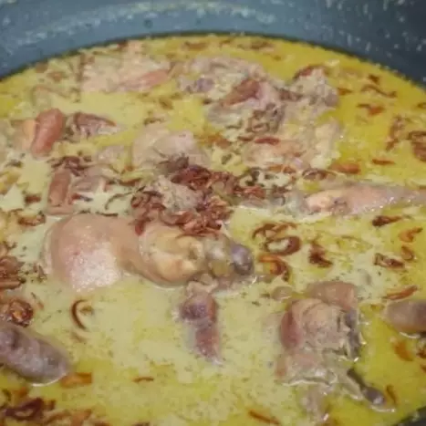 Cara mudah masak opor ayam agar hasilnya lebih enak, gurih, dan tidak basi sampai 3 hari