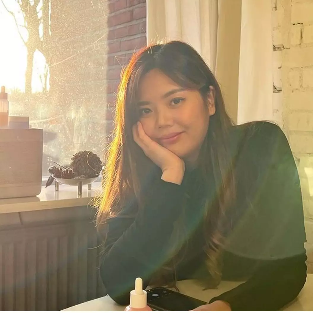 Jadi bos skincare di usia 27 bisa bangun dua rumah, 9 potret dapur Valen Nathania berlapis marmer