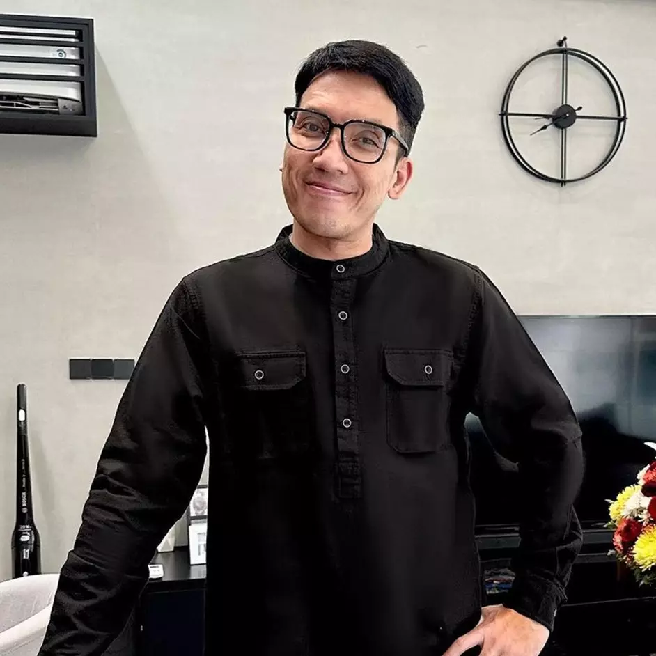 Rumahnya penuh dengan kamuflase ruangan, 10 potret kamar Desta pemandangannya langsung kolam renang