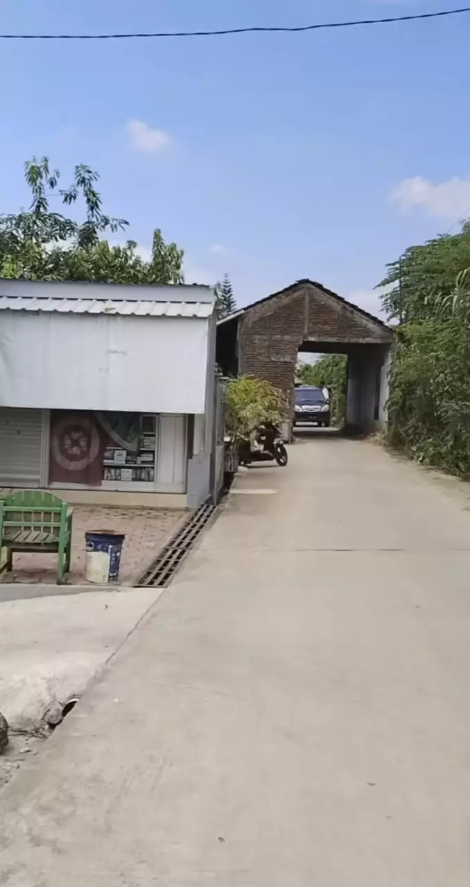 rumah tembus jalanan umum © Instagram