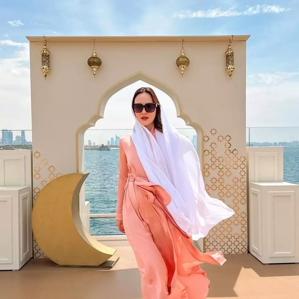 Bikin salah fokus hingga dikira Luna Maya, intip 10 potret Shandy Aulia dan anak liburan di Dubai