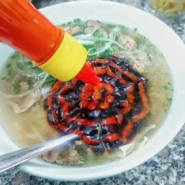 potret kocak pas lagi makan bakso Berbagai sumber