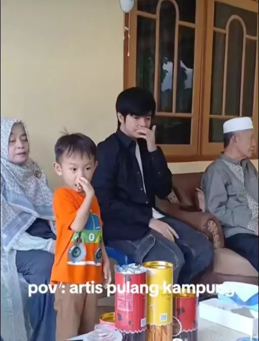 potret kesederhanaan Angga Yunanda © 2024 brilio.net potret kesederhanaan Angga Yunanda © 2024 brilio.net