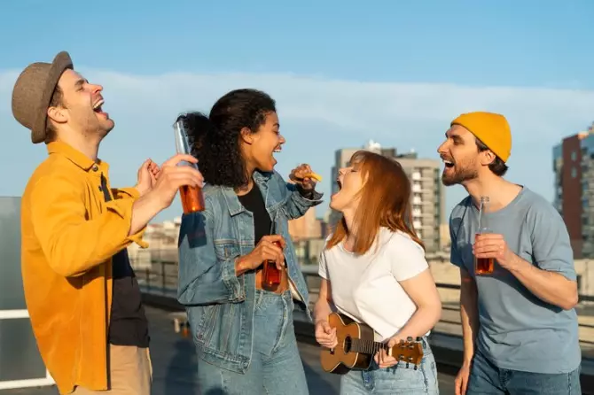 Funny friendship quotes © Freepik