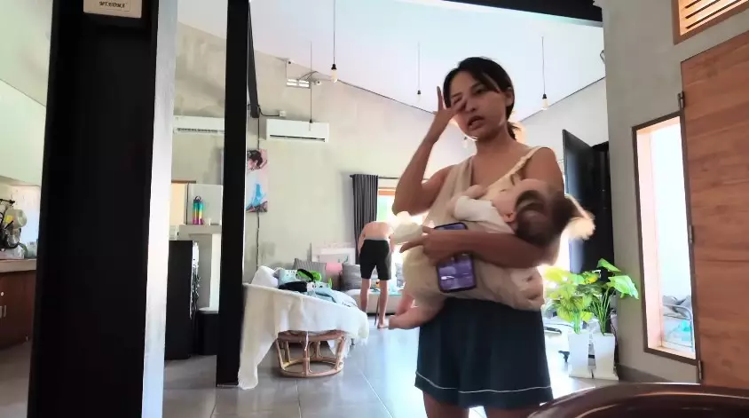 dapur Jennifer Coppen tanpa sekat © YouTube