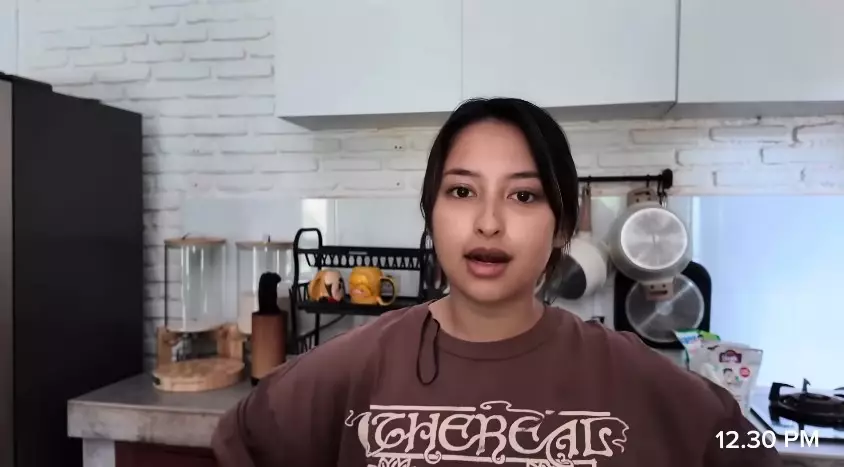 dapur Jennifer Coppen tanpa sekat © YouTube