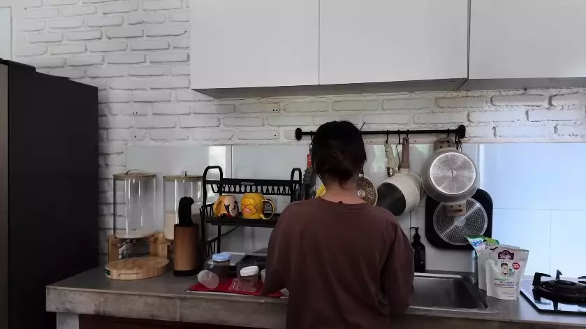 dapur Jennifer Coppen tanpa sekat © YouTube