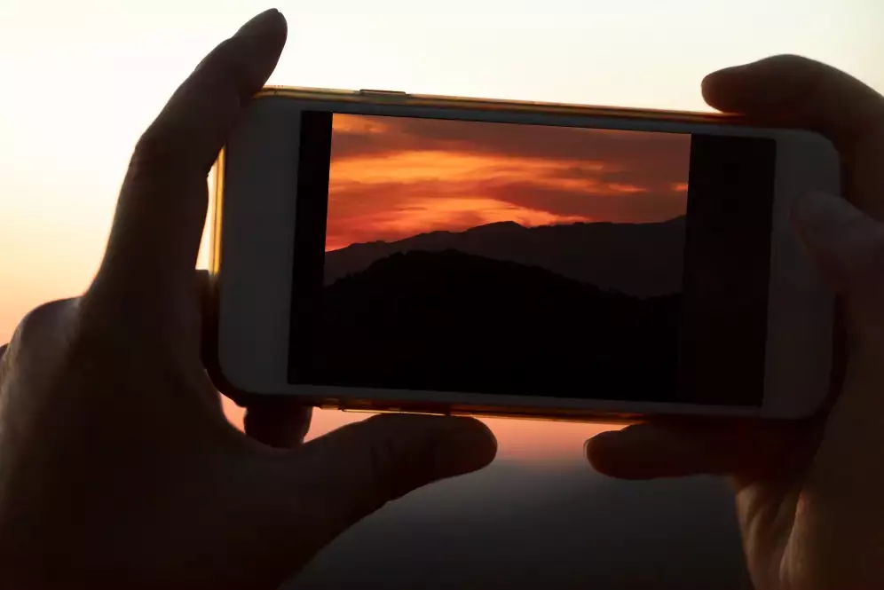 Cara memperbaiki foto yang kurang terang di iPhone dan Android menggunakan aplikasi bawaan ponsel