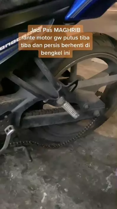 momen cowok temukan pemandangan adem di bengkel Instagram momen cowok temukan pemandangan adem di bengkel Instagram