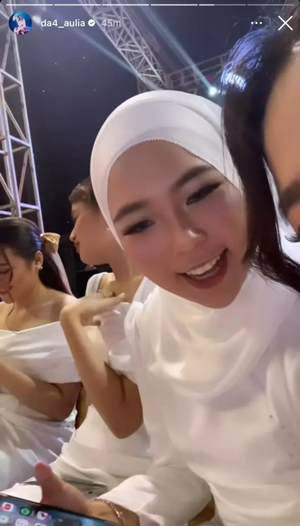 potret 9 seleb di akad nikah Putri Isnari dan Abdul Aziz © berbagai sumber