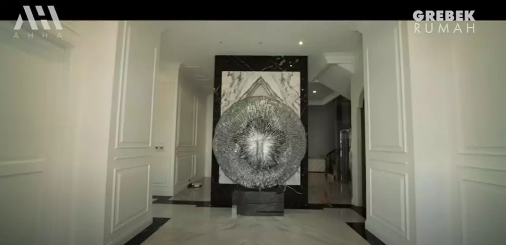 potret kamar mandi di rumah Eko Patrio canggih pakai smart toilet © 2024 brilio.net potret kamar mandi di rumah Eko Patrio canggih pakai smart toilet © 2024 brilio.net