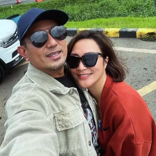 Pilih tinggal menepi di Jogja, 9 potret dapur Rio Febrian ini unik didesain ala warung kopi