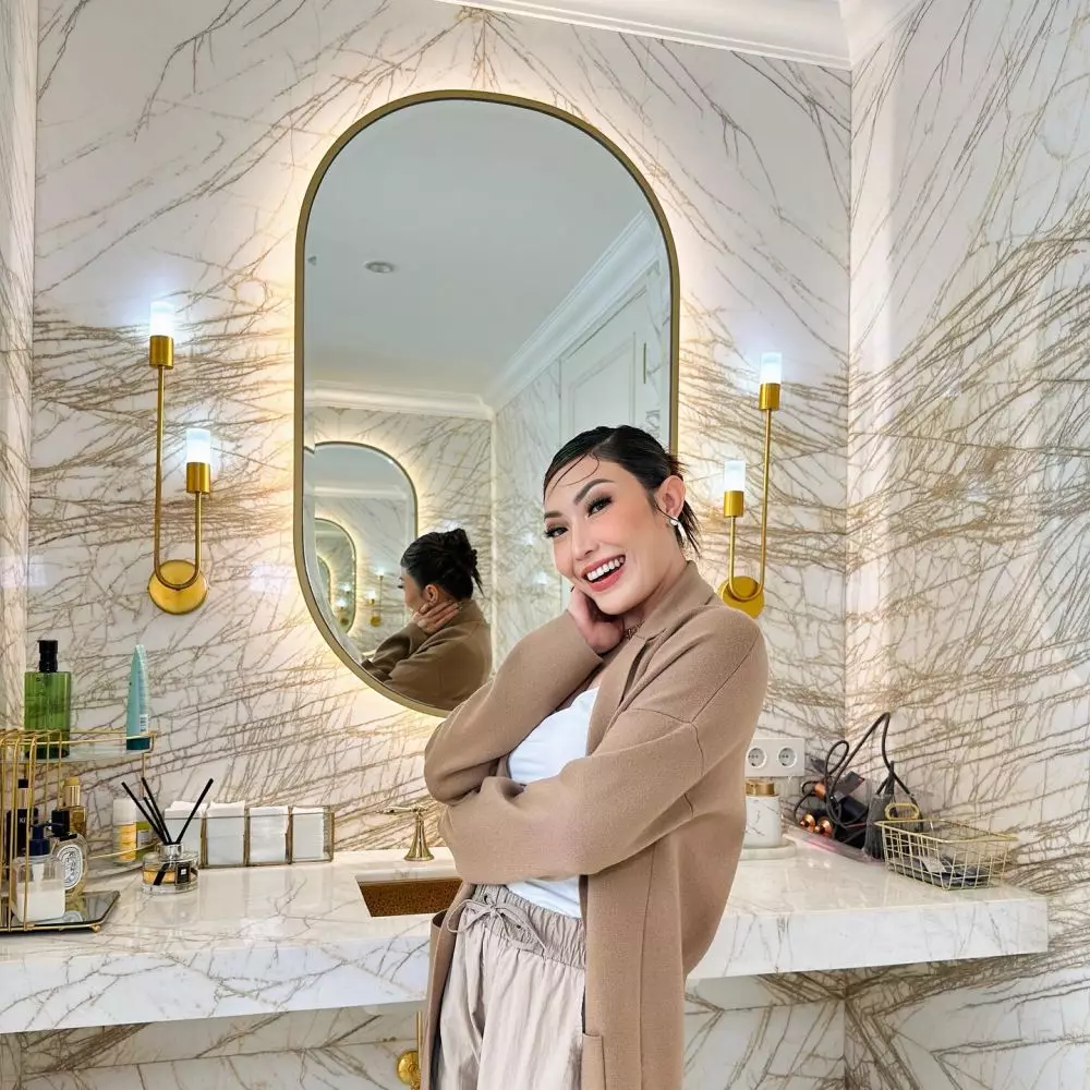 kamar mandi Ayu Dewi abstrak © 2024 Instagram kamar mandi Ayu Dewi abstrak © 2024 Instagram