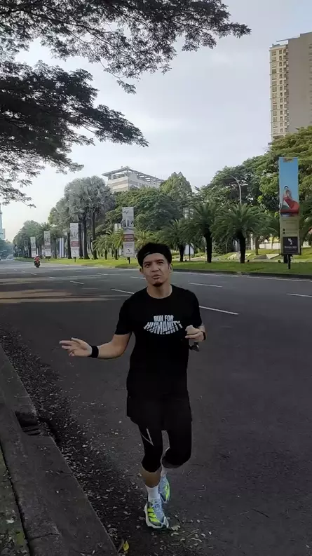 momen Dimas Seto sukses finis london maraton meski penyembuhan typus © 2024 brilio.net momen Dimas Seto sukses finis london maraton meski penyembuhan typus © 2024 brilio.net