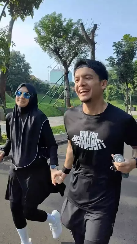 momen Dimas Seto sukses finis london maraton meski penyembuhan typus © 2024 brilio.net momen Dimas Seto sukses finis london maraton meski penyembuhan typus © 2024 brilio.net