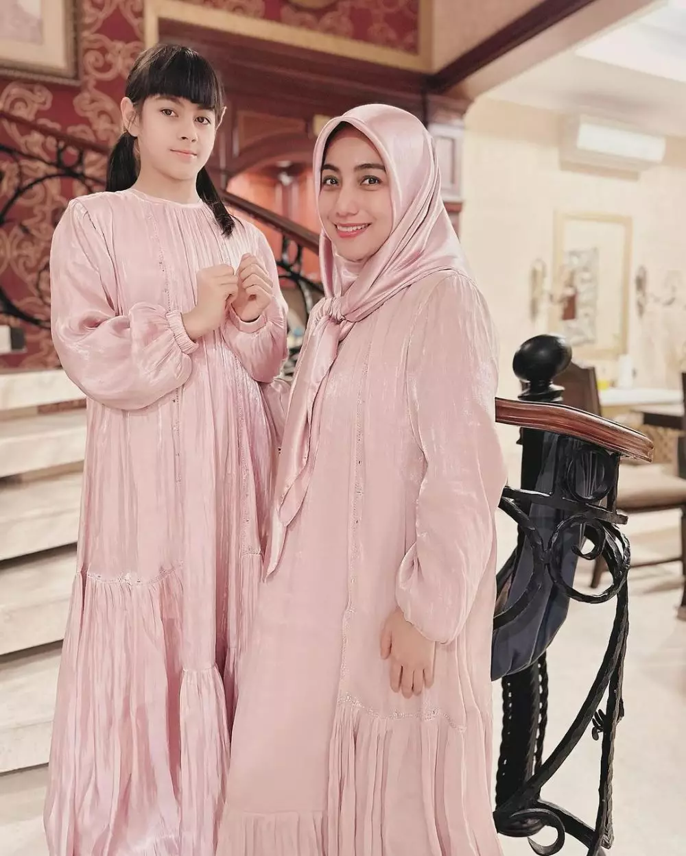 Seleb ini kepincut pesona orang Turki, ada Cemal Faruk baru saja tunangan © 2024 brilio.net Seleb ini kepincut pesona orang Turki, ada Cemal Faruk baru saja tunangan © 2024 brilio.net