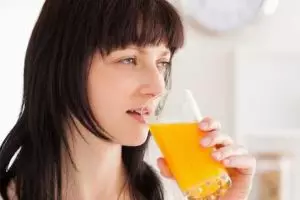 Usia 60 tampak 20 tahun lebih muda, ini cara kenyalkan wajah pakai minuman kolagen dari 2 jenis buah