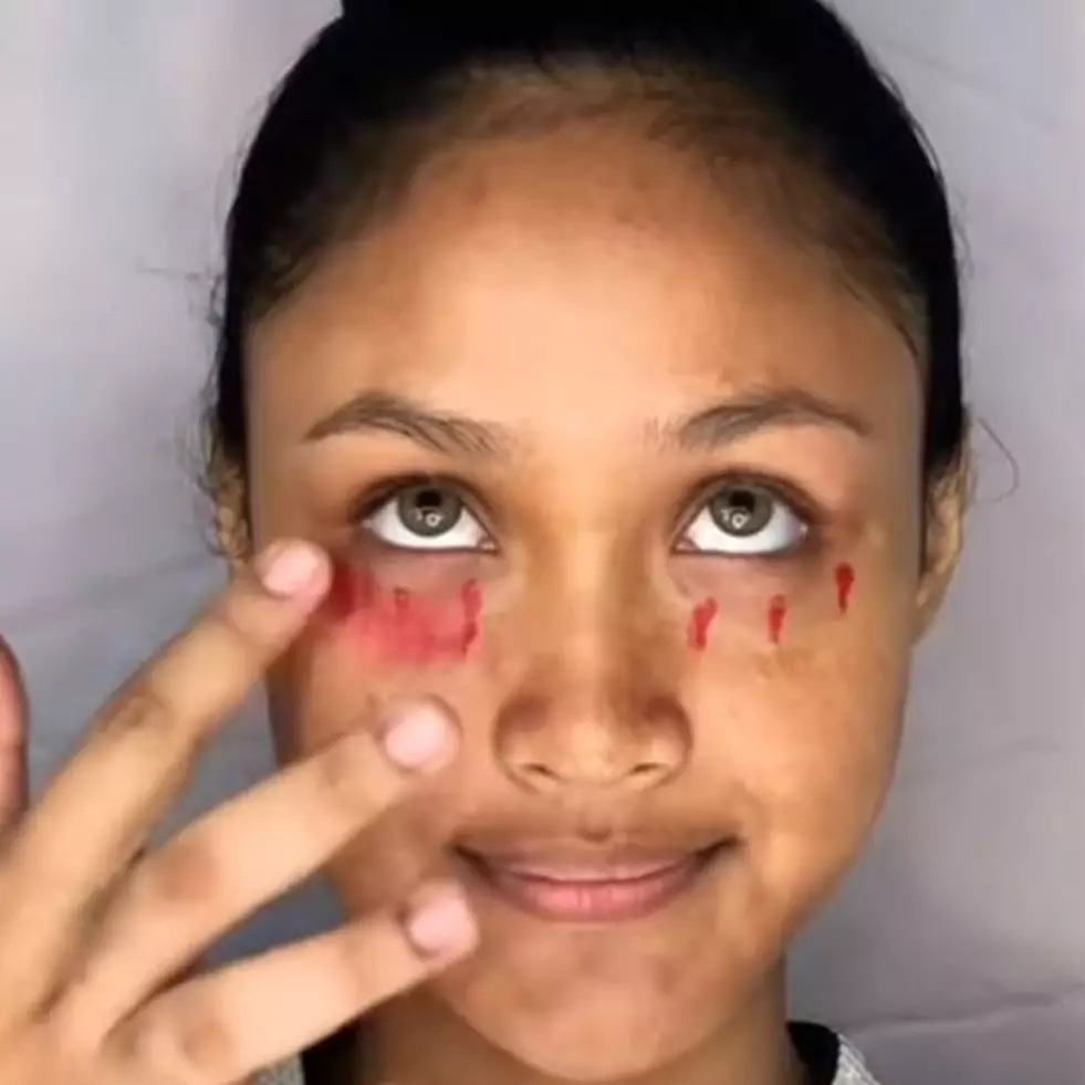 Kekuatan makeup ubah wajah wanita berkulit gelap dengan riasan soft glam ini jadi tampak glamor