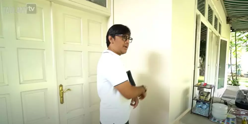 Potret rumah mertua Hesti Purwadinata bernuansa alam © 2024 brilio.net