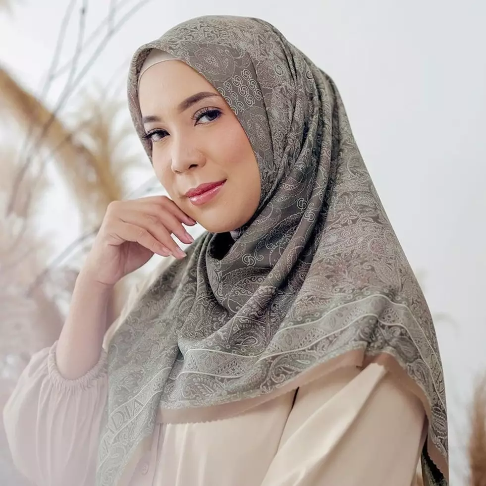 Letaknya tersembunyi di ruang bawah tanah, ini 9 potret dapur bersih Fitri Tropica ada mini marketnya