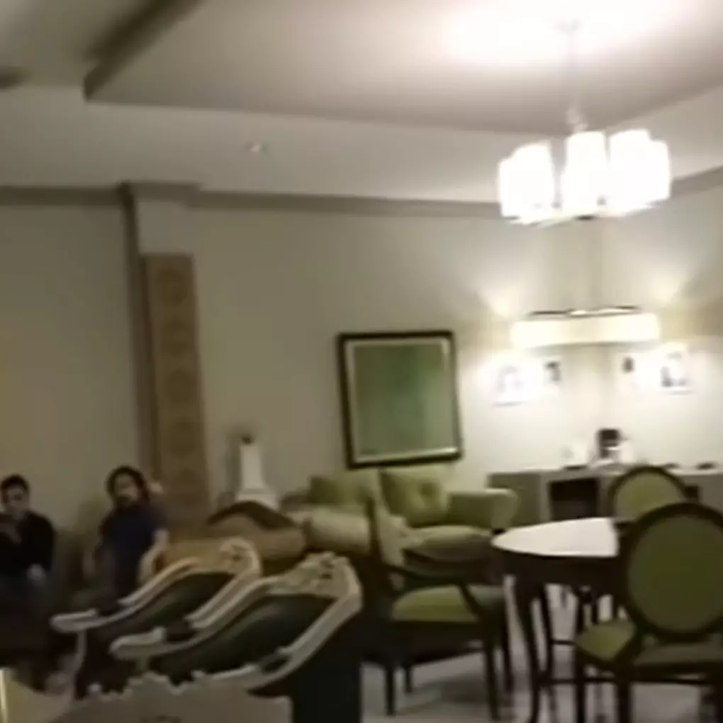 Hunian mewah bak villa, ini 10 potret kamar di rumah Jamal Mirdad, area balkonnya view langsung hutan