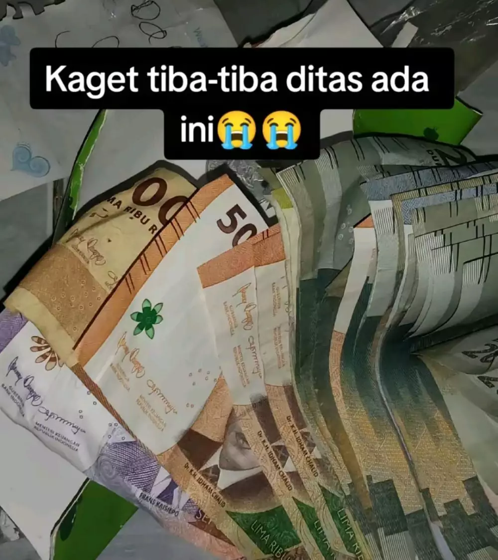 dikasih uang oleh adik © TikTok dikasih uang oleh adik © TikTok