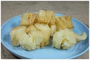 Tanpa digoreng dua kali, ini trik mudah bikin singkong goreng semakin renyah dan merekah sempurna