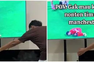 Momen unik pria nonton dua pertandingan sepak bola berbeda dalam satu waktu, caranya menarik dicoba