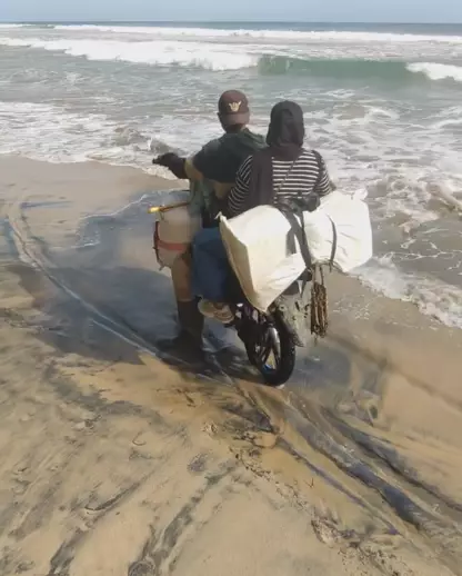 tepian laut  TikTok/@esa.smara.art