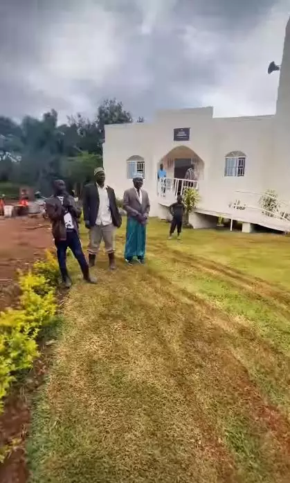 masjid ivan gunawan berbagai sumber