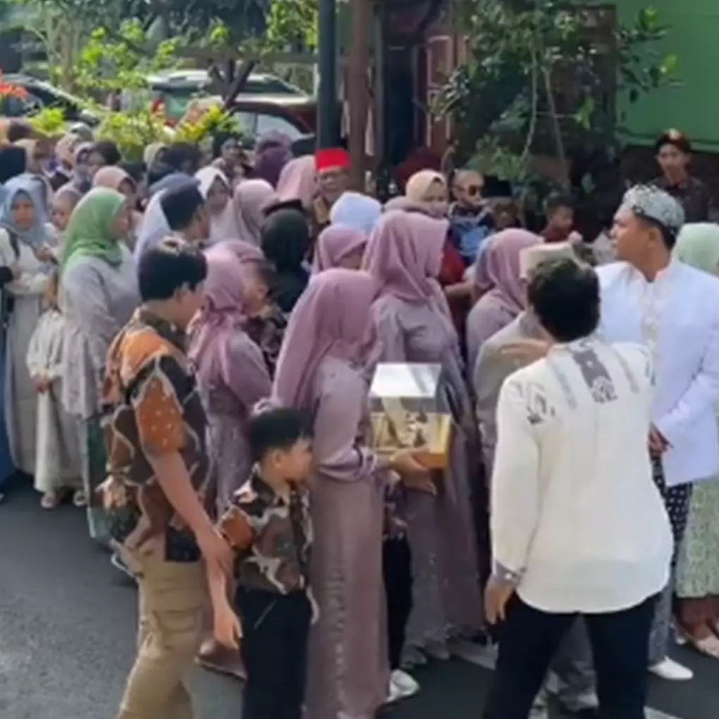 Diangkut pakai 2 mobil pick-up, potret seserahan kayak mau pindahan rumah ini komplet abis