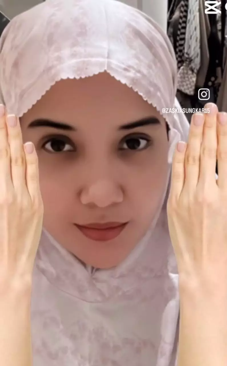 potret zaskia sungkar ikuti tren makeup asoka © instagram
