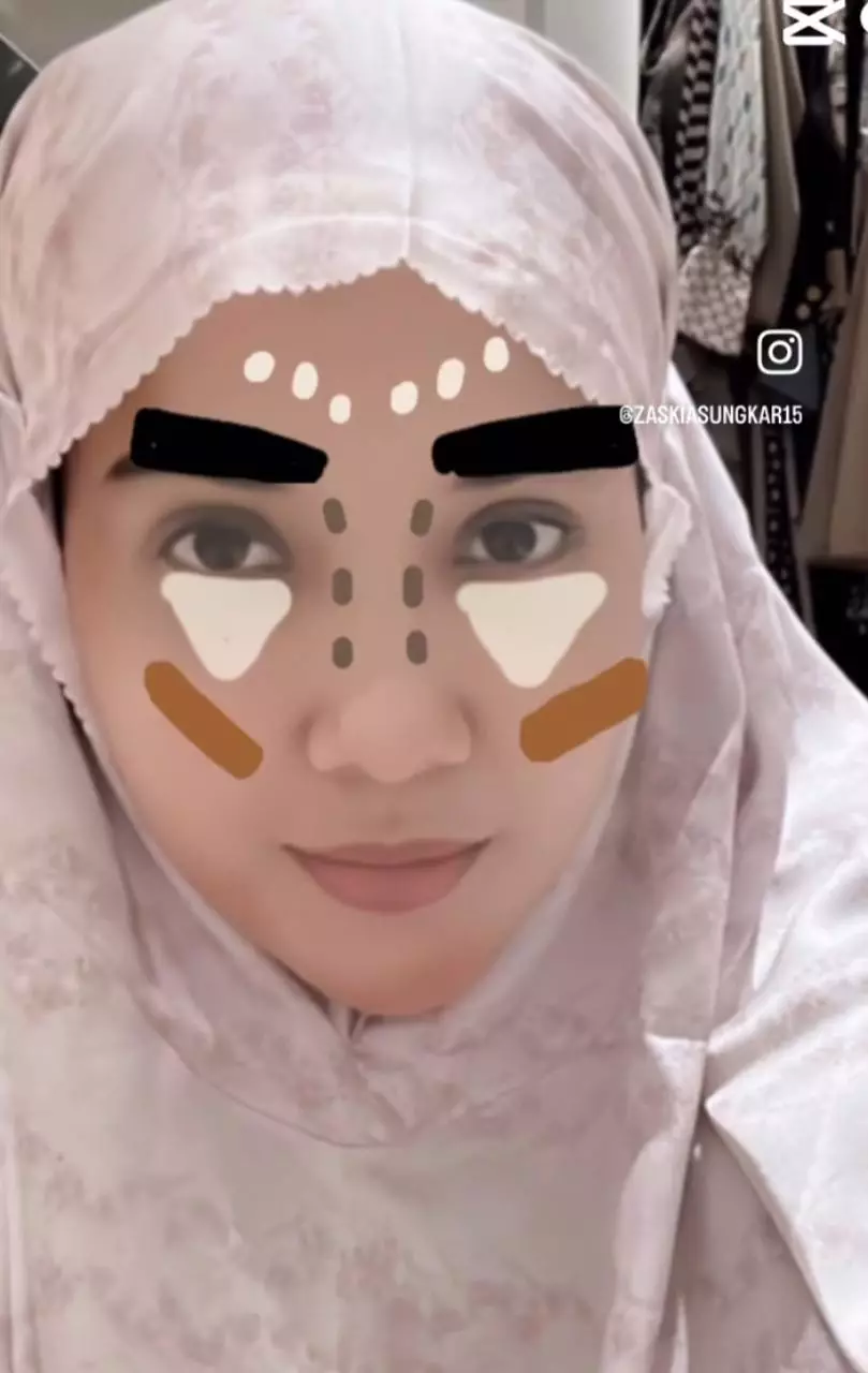 potret zaskia sungkar ikuti tren makeup asoka © instagram