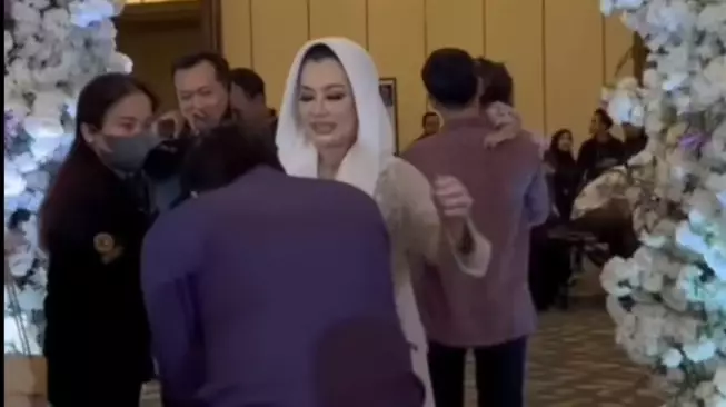 Thariq dengan keluarga Aaliyah © berbagai sumber