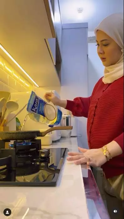 potret dapur rumah baru Kesha Ratuliu © 2024 brilio.net