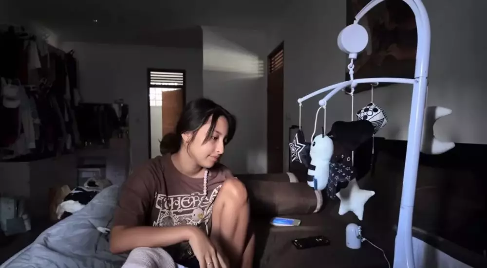 kamar Jennifer Coppen © 2024 Instagram