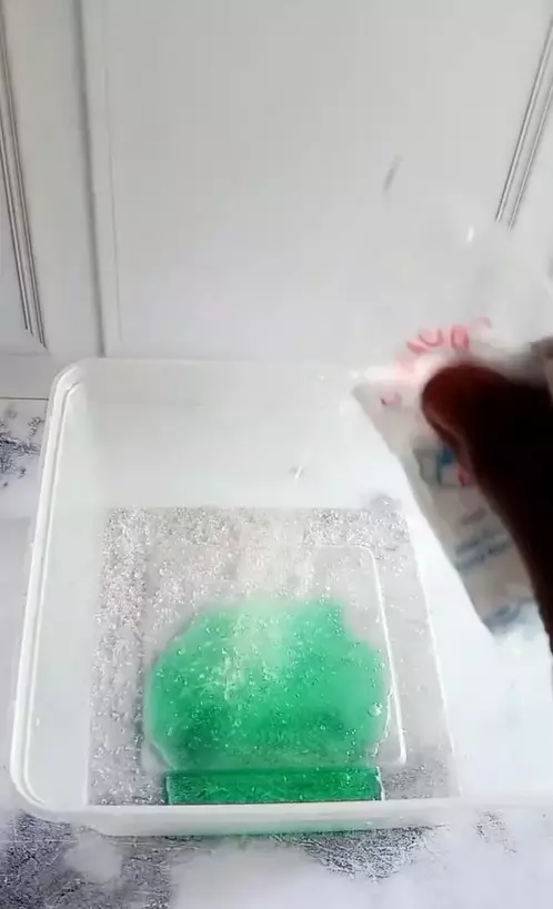 trik basmi kerak kuning di lantai kamar mandi dalam 5 menit © Instagram trik basmi kerak kuning di lantai kamar mandi dalam 5 menit © Instagram