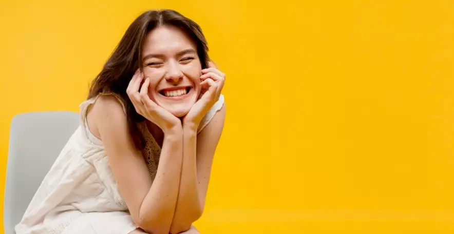 Simple life quotes tentang kebahagiaan  freepik.com