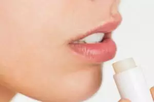 10 Rekomendasi lip balm untuk anak SD harga di bawah Rp 50 ribu, lembap dan natural