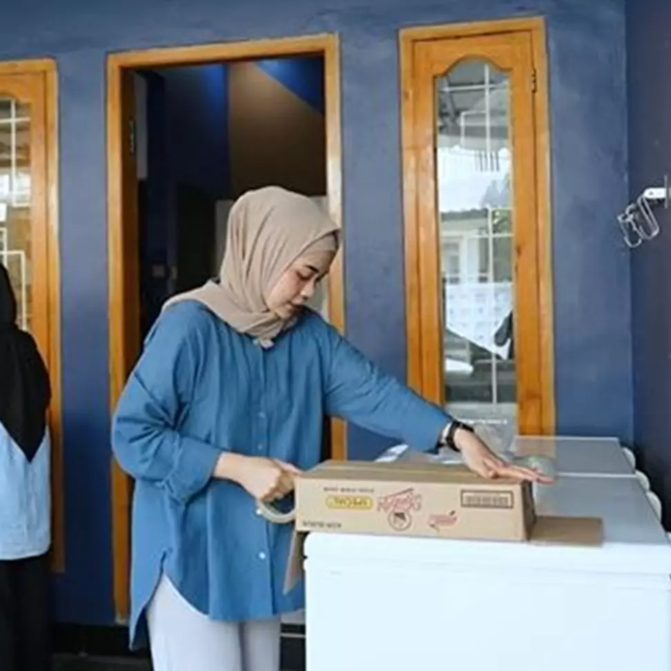 Cerita mantan pramugari banting setir jualan ikan ini penuh perjuangan, kini bisa jual 1,5 ton sehari