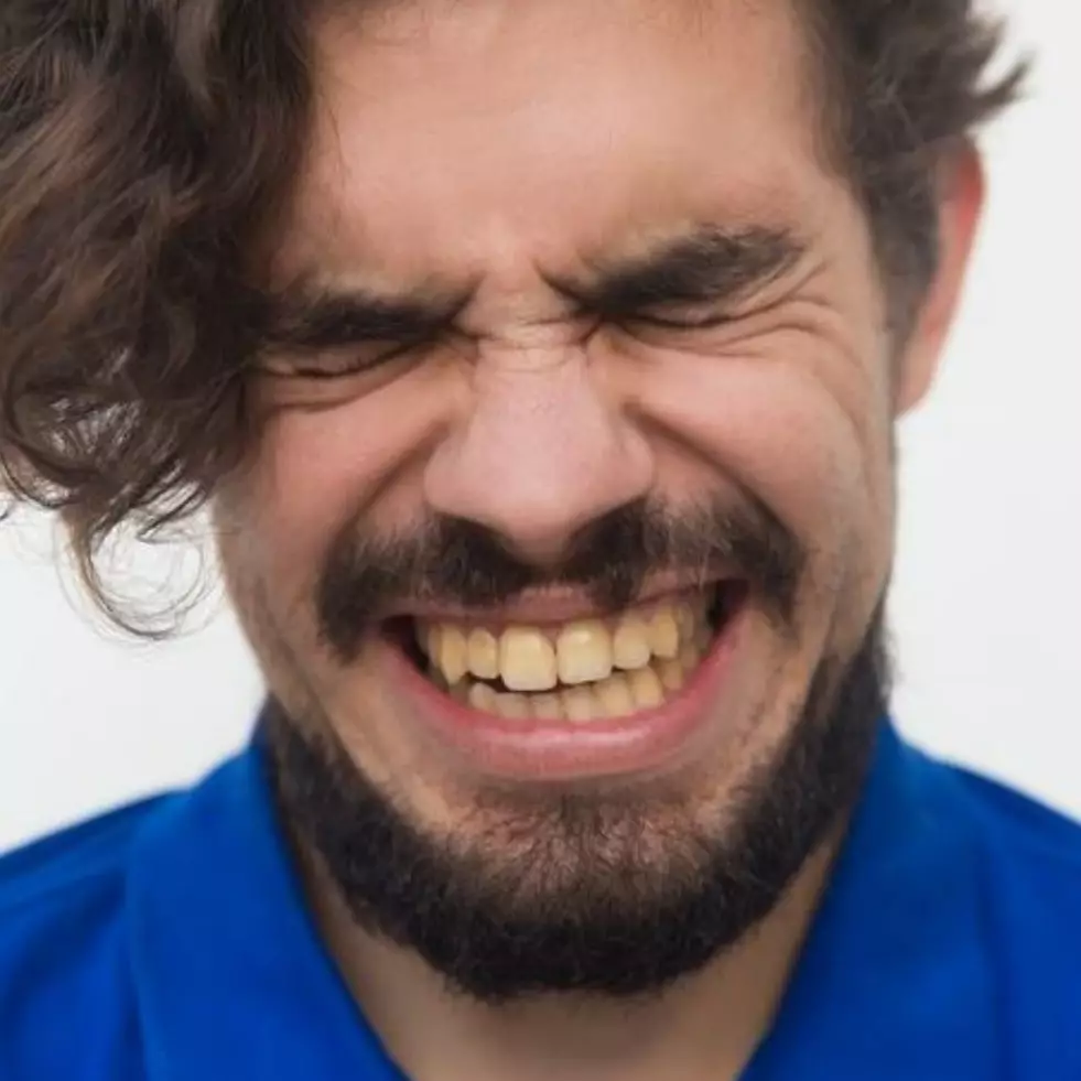 Tak perlu pasta whitening, wanita ini bagikan trik putihkan gigi kuning kecokelatan pakai 1 jenis daun