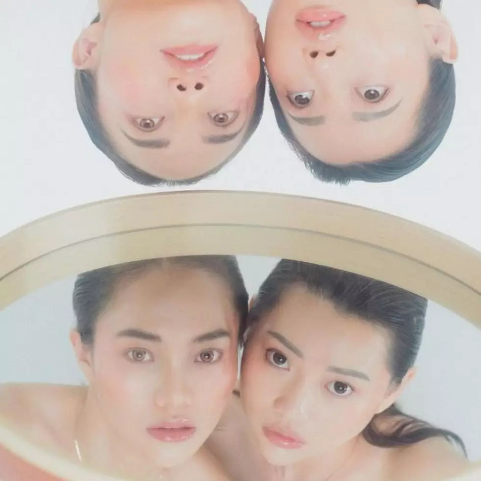 Punya paras mirip hingga dikira editan, pemotretan 7 seleb ini bikin warganet terkecoh