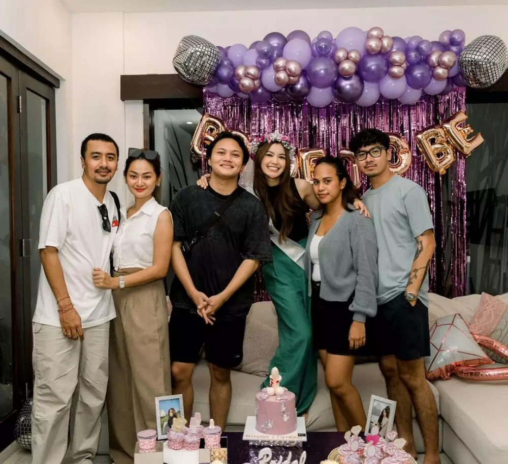 bridal shower Mahalini © 2024 Instagram bridal shower Mahalini © 2024 Instagram