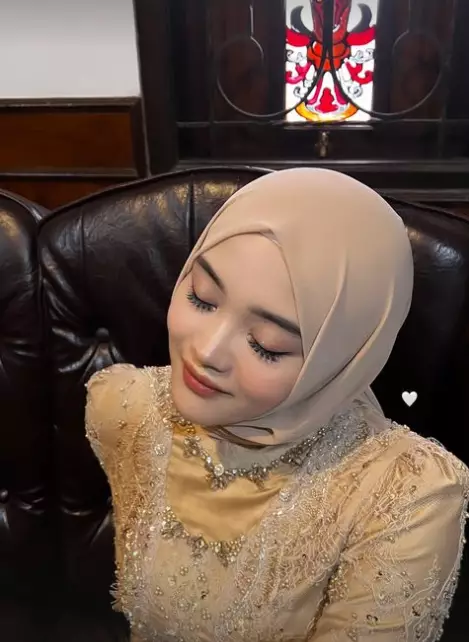 Pesona Putri Delina di acara Mepamit Mahalini dan Rizky Febian © 2024 Instagram